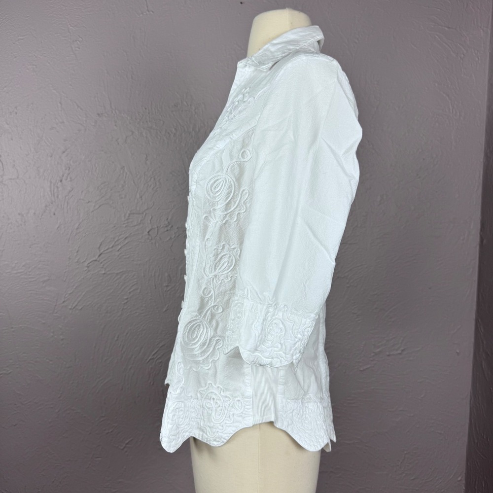 G Designs Natural Fashions white button down blouse in a women's size medium - Picture 3 of 7